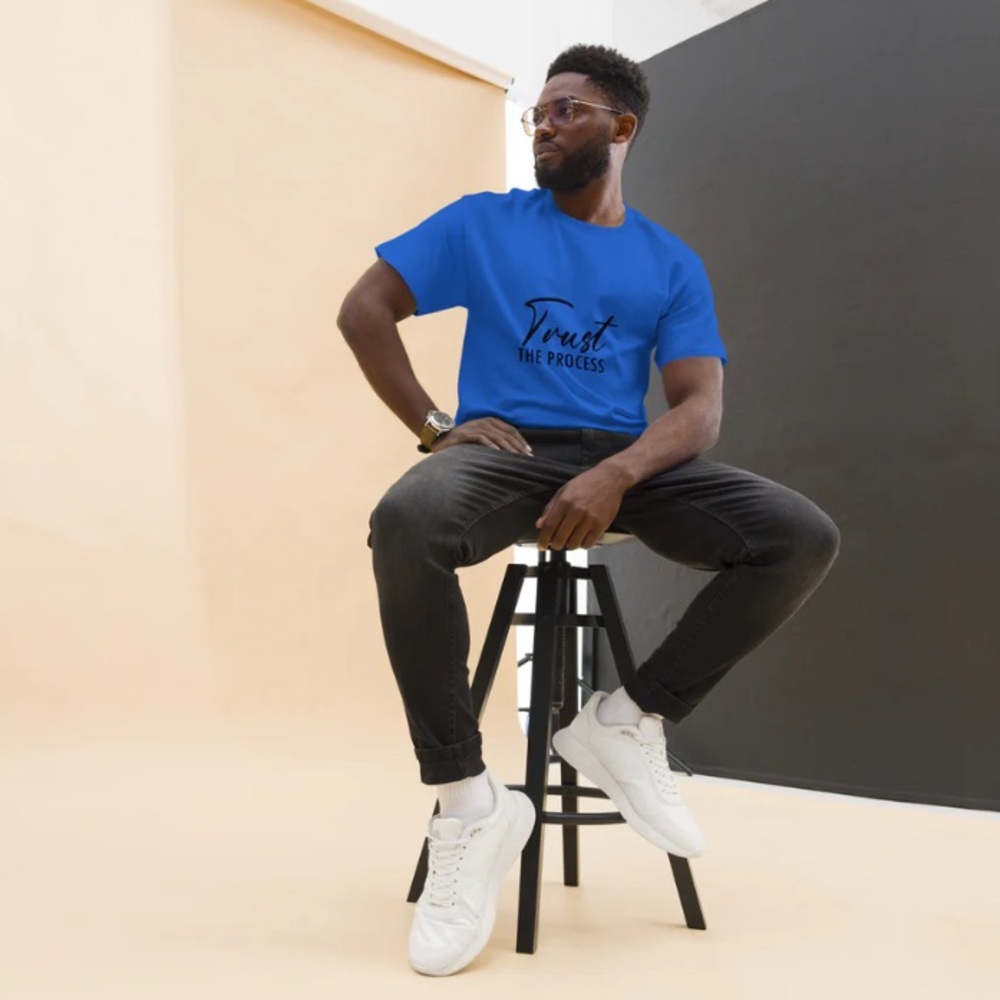Graphic T-Shirt "Trust The Process"